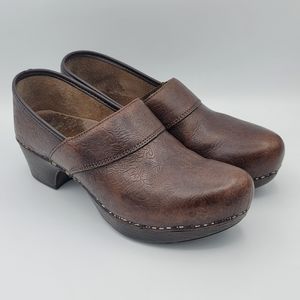 Dansko Shoes Womens Brown Prima Floral Tooled Leather Slip On Clogs Sz 40 / 9.5